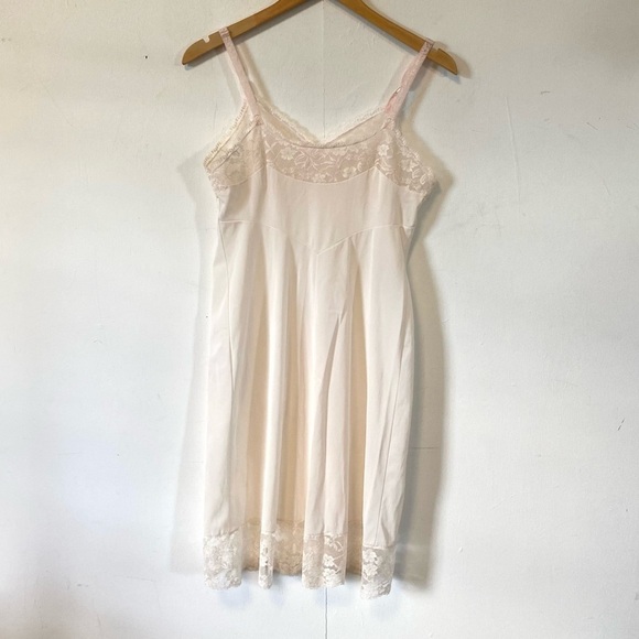 Vintage Vanity Fair Full Slip Blush Pink Lace 100% Nylon Nightie Womens Small 36 - Picture 6 of 13